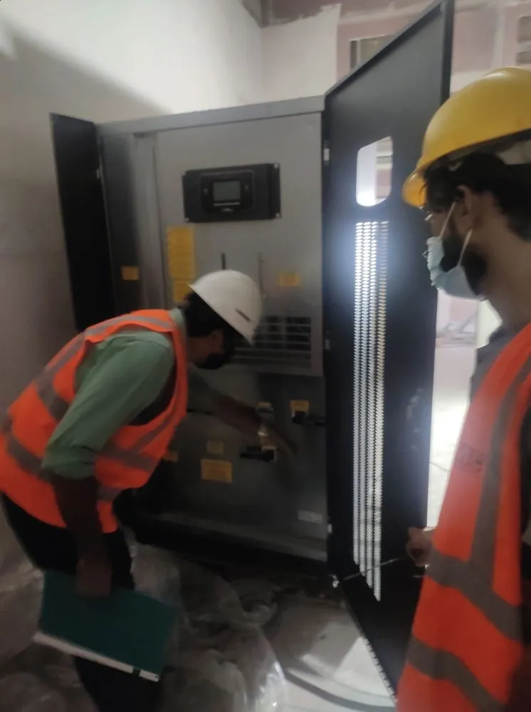 Commissioning a UPS